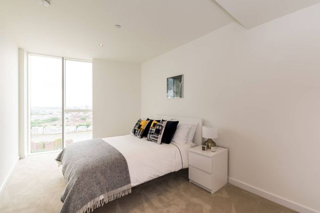 Thumbnail Flat to rent in Vauxhall, Sky Gardens, Nine Elms, London