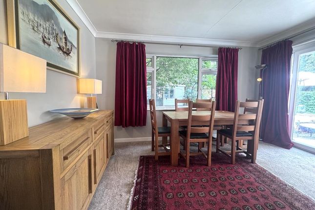 1, Akehurst Close, Crawley photo 3