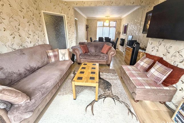 51, Clevedon Road, Luton photo 3