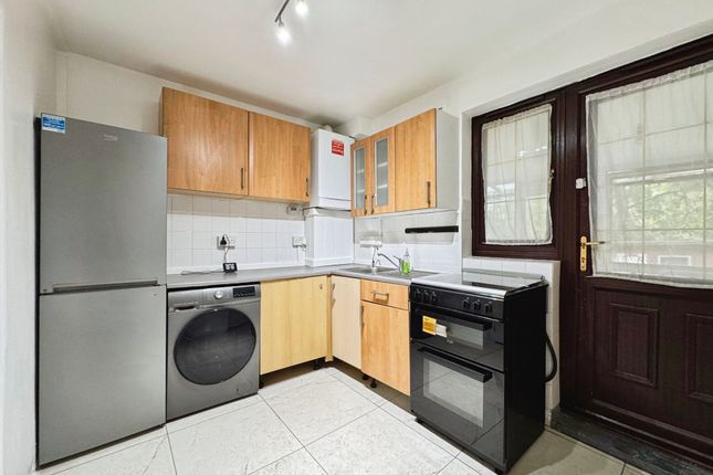 25 Fortescue Road, Edgware photo 3