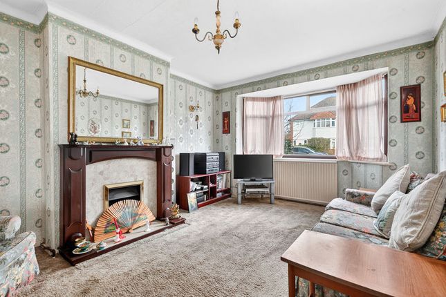 55, York Gardens, Walton-On-Thames photo 4