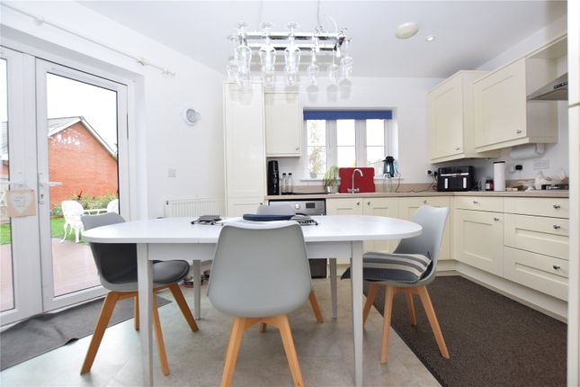 19, Loscombe Meadow, Taunton photo 4