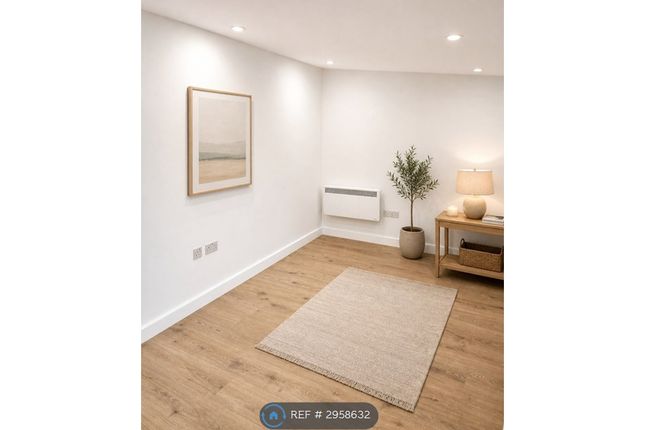 Flat, Lynn Road, Wisbech photo 4