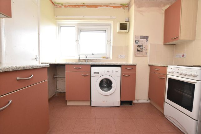178, Queenshill Avenue, West Yorkshire photo 3