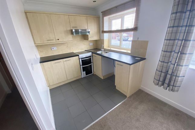 Flat 3, Aysgarth Place, Hut Green, Eggborough photo 2