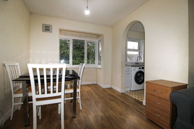 Hollygrove Close, Hounslow photo 5
