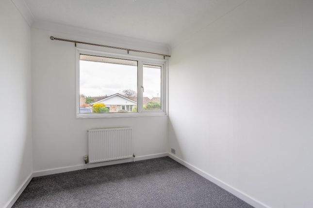 Bungalow to rent in Furners Mead, Henfield