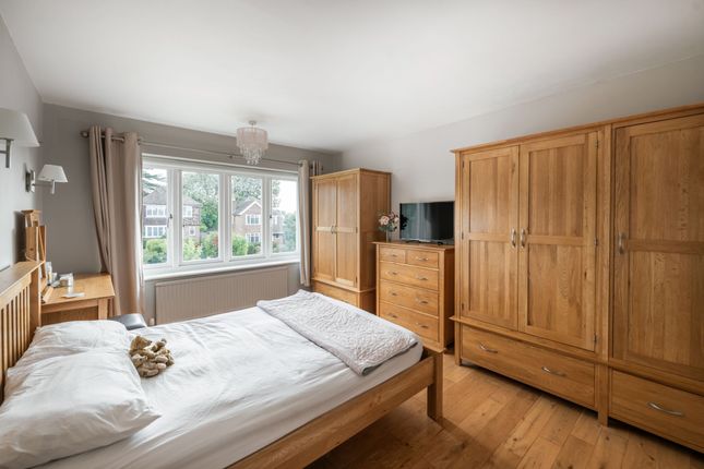 45 Vogan Close, Reigate photo 4