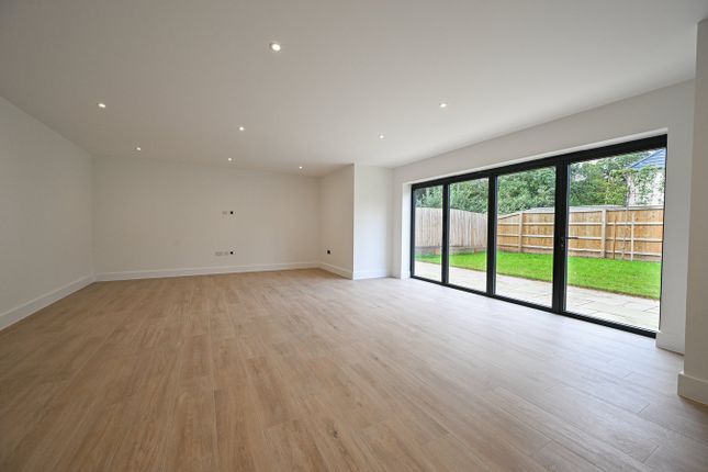 1 Hollybank, Lake Road, Verwood photo 4