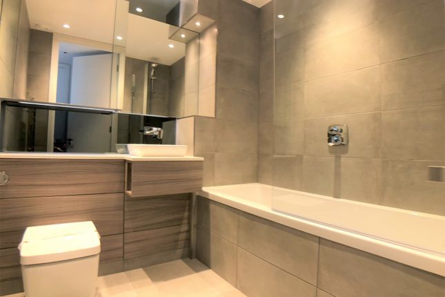 Flat 12 Lang Court, High Street, London photo 4