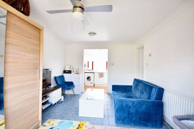 96 Farriers Road, Epsom photo 4
