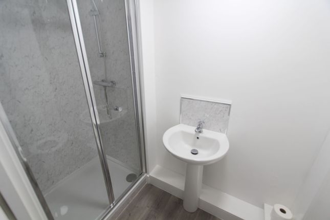 Flat to rent in Chaucer Close, Sheffield