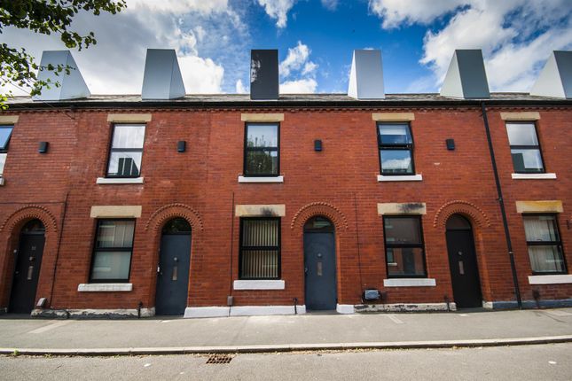 Thumbnail Town house to rent in Laburnum Street, Salford