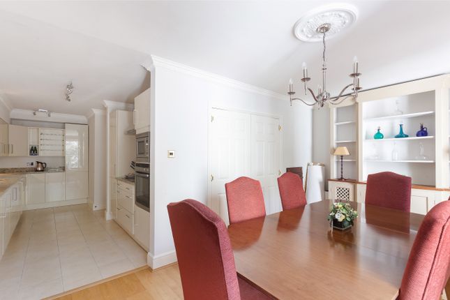 Maisonette for sale in Drummond Gate, London