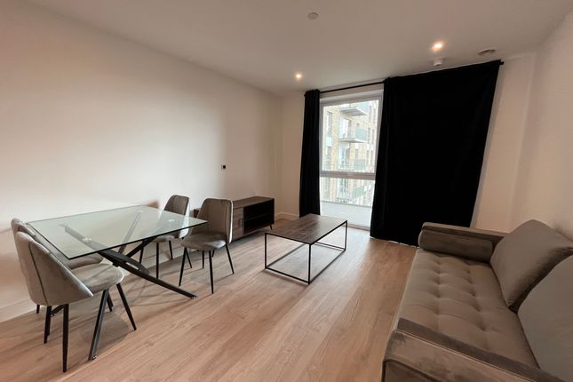 Flat to rent in Lavey House, Belgrave Road, London