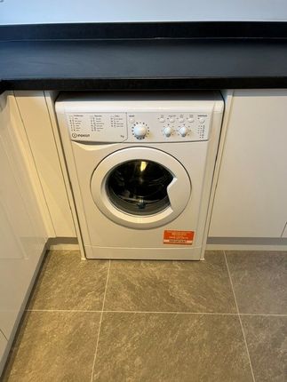 78 Ockford Ridge, Godalming photo 3