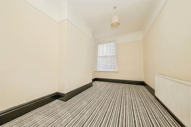 30, Ellis Road, CLACTON-ON-SEA photo 4