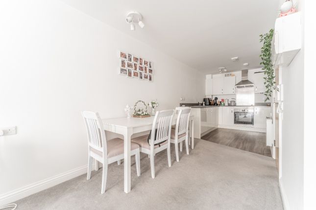 Flat 2, Cinnabar Court, Erith photo 4