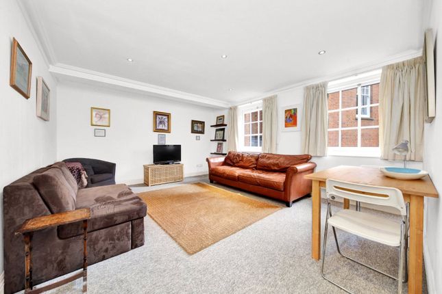 21 The Red House,, Britton Street, London photo 2