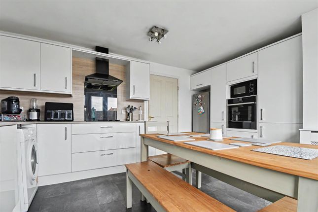24, Pinewood Close, Scunthorpe photo 4