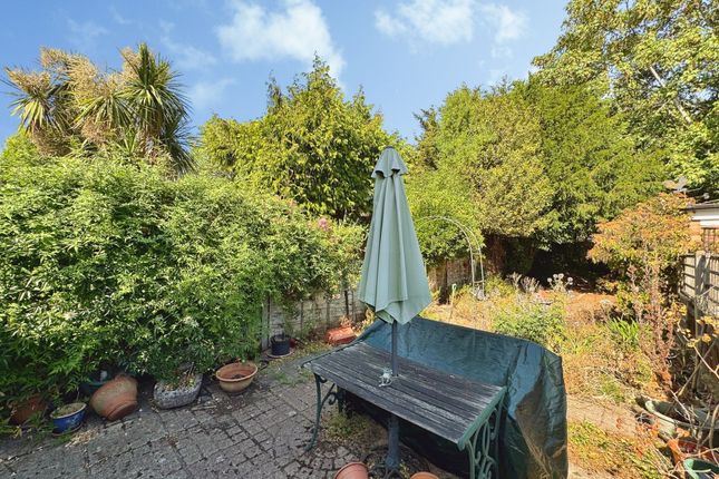 36 Churchill Road, Edgware photo 5