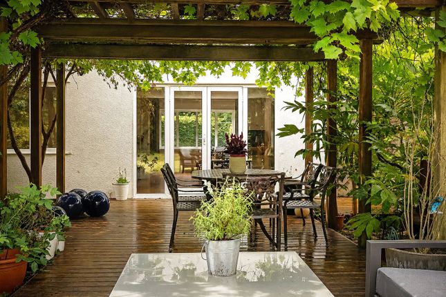 58, Lammas Lane, Surrey photo 2
