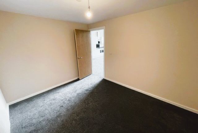 Flat to rent in Raven Road, Gateshead