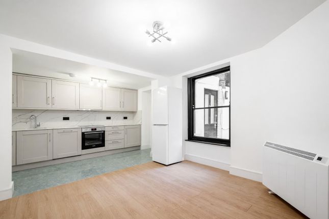Lower Ground Floor Flat, 9, Guilford Street, Bloomsbury photo 2