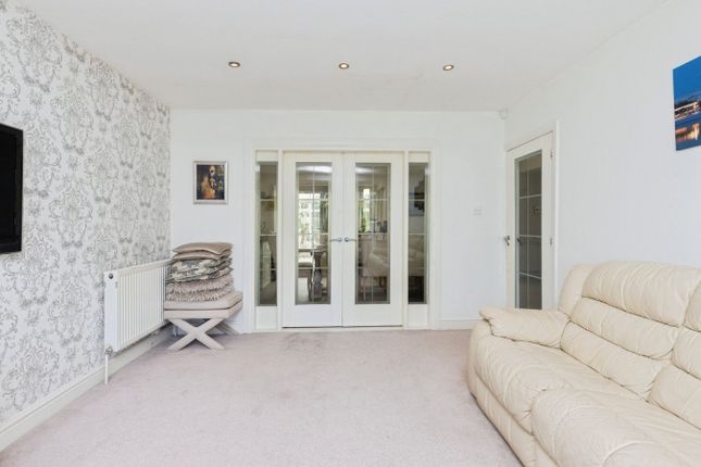 18, Toller Grove, Bradford photo 3