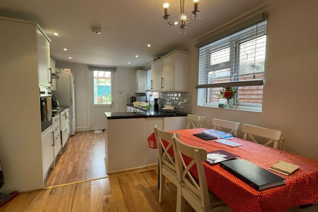 Thumbnail Room to rent in Merton Road, London