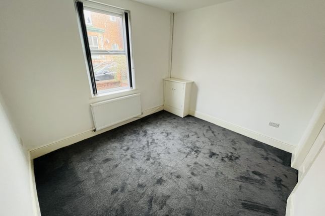 62, Bond Street, Leigh photo 4