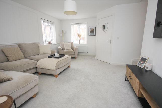 124, Fitzhugh Rise, Wellingborough photo 2