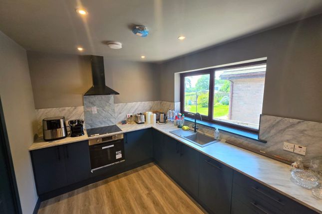 36 Knapplands, Llandrindod Wells photo 2