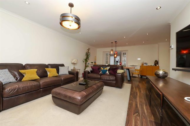 79, Ladygate Lane, Ruislip photo 3