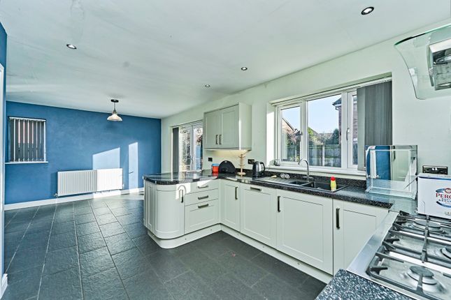 37, Marlpool Drive, Walsall photo 4