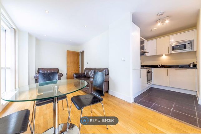 Flat to rent in Wharfside Point South, London