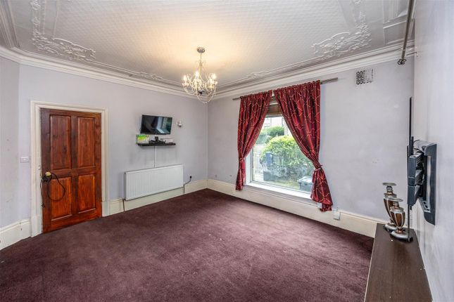9, Springdale Avenue, Huddersfield photo 2