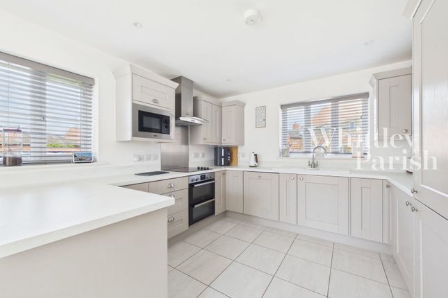 7 Honeybee Close, Great Ellingham photo 3