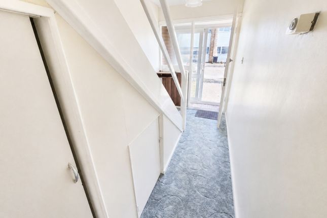 9 Briar Close, Hockley, Essex photo 3
