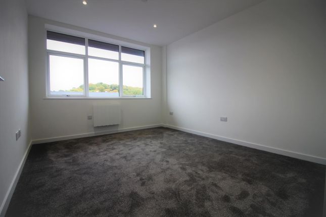 Flat to rent in Knoll Road, Camberley