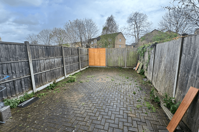 Terraced house to rent in Bixley Close, Southall