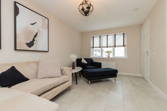 19 Lotus Crescent, Motherwell photo 4