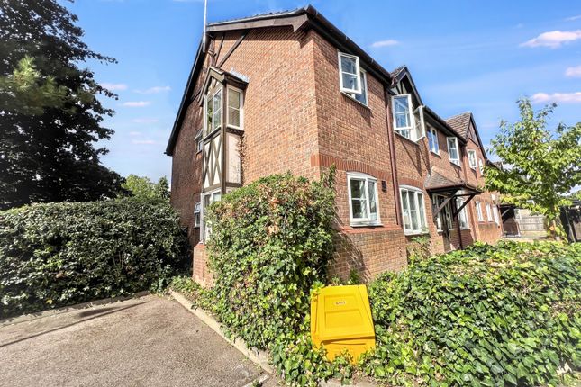 28, St. Peters Close, Mill End photo 2