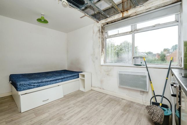 Studio S 118, Grand Square, Livingstone Road, Birmingham photo 4