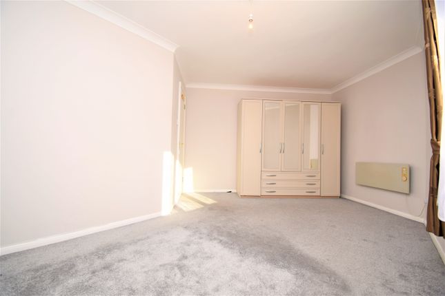 38, Nicholsons Grove, Colchester photo 3