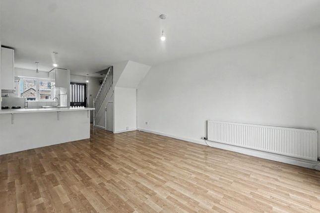 23, Linden Grove, Nottingham photo 3