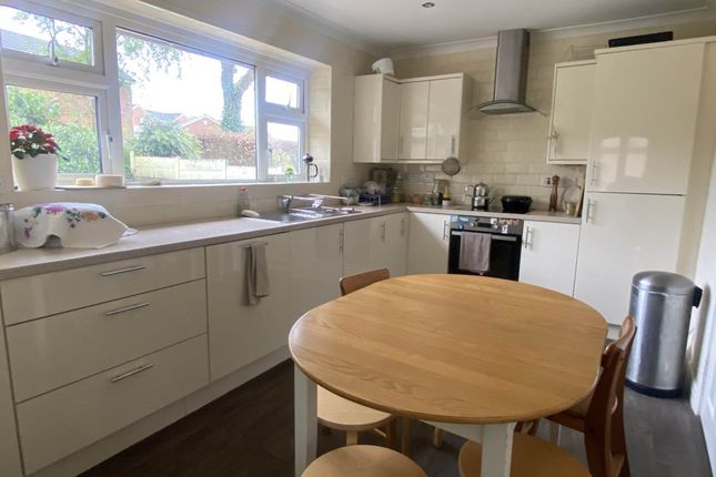 70, Jordan Avenue, Oldham photo 4