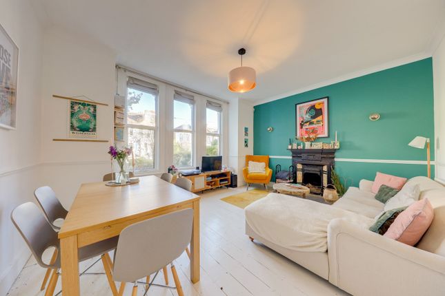 Flat for sale in Hurstbourne Road, Forest Hill, London