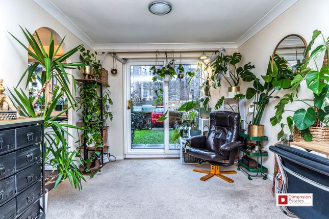 203 Riverside Close,, Upper Clapton, East london photo 4