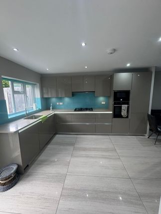 5, Willingale Close, Woodford Green photo 2